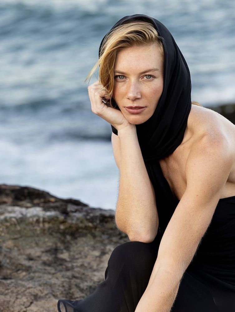 Editorial — lenço à beira-mar